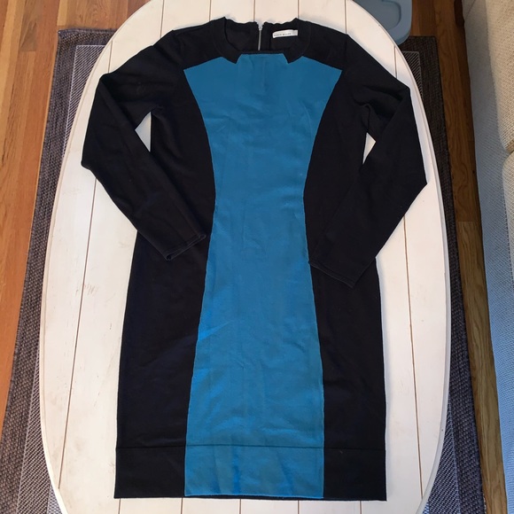 Karen Millen // Dress Size 4 - Picture 4 of 8